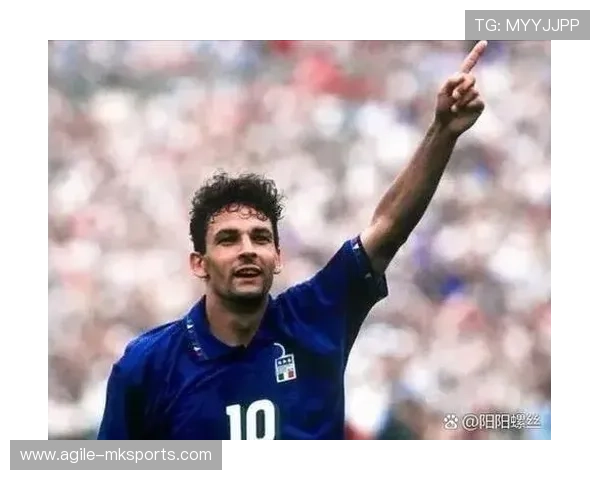 克鲁伊夫经典对决再现绿茵传奇：新老球王的战术智慧碰撞