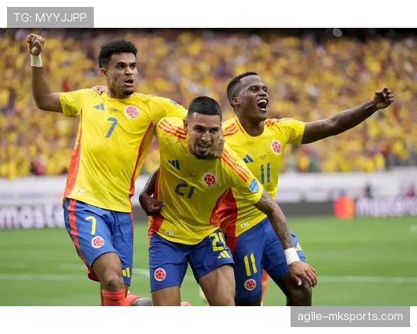 哥伦比亚队在美洲杯中表现稳健，成功晋级下一轮引发广泛关注