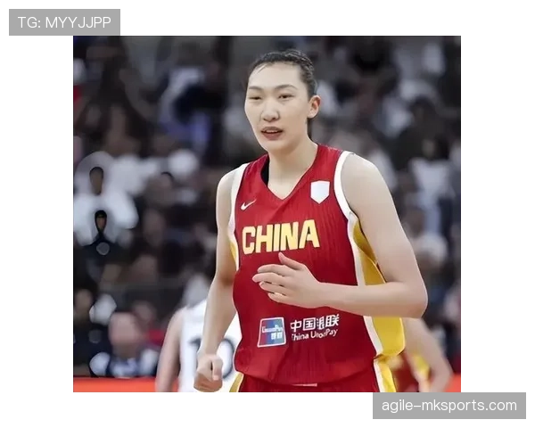 韩旭训练完啃鸡腿那刻，我真信了女篮姑娘也馋肉